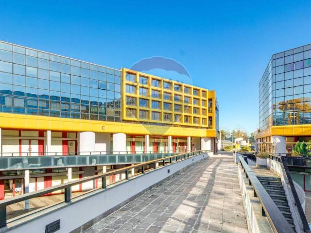 Locale Commerciale in vendita a Gallarate, Lombardia