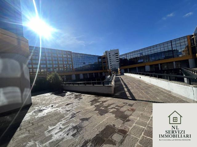 Locale Commerciale in vendita a Gallarate, Lombardia