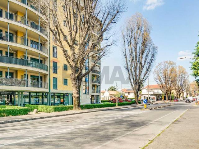Locale Commerciale in vendita a Arnate, Gallarate