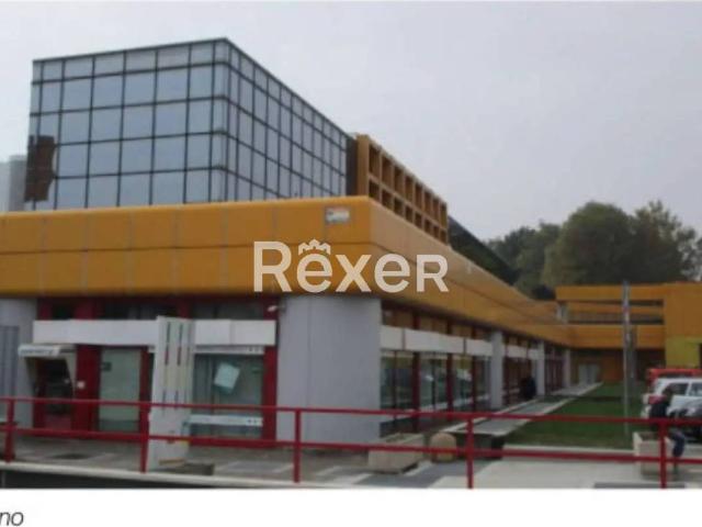 Locale Commerciale in vendita a Gallarate, Lombardia