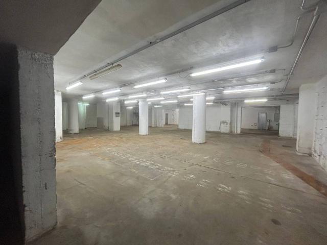 Locale Commerciale in vendita a Gallarate, Lombardia
