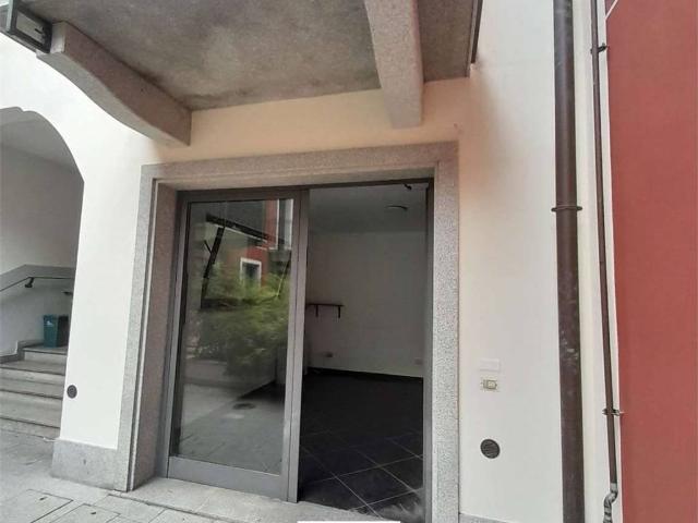 Locale Commerciale in vendita a Centro, Gallarate