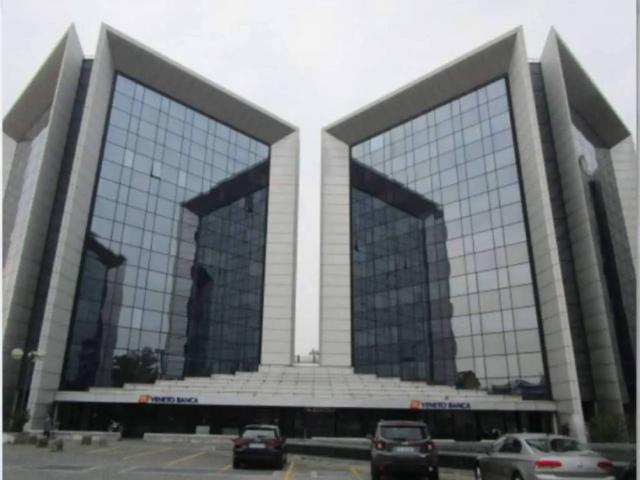 Locale Commerciale in vendita a Centro, Gallarate