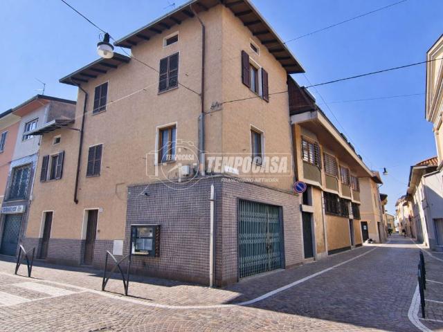 Locale Commerciale in vendita a Porta San Pietro, Piemonte