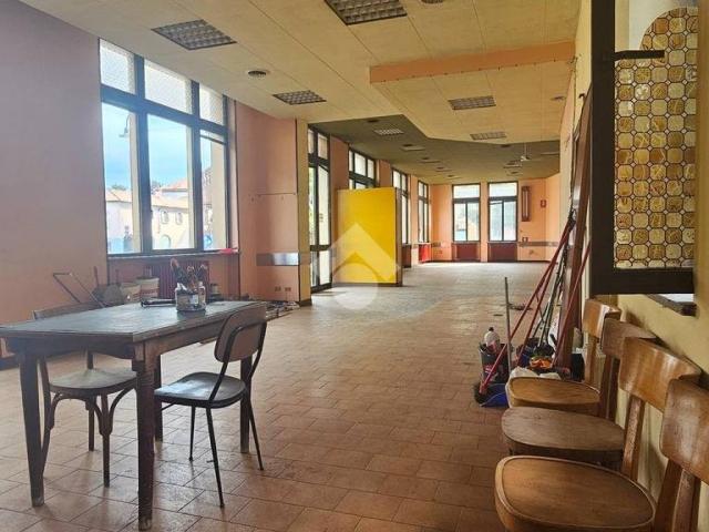 Locale Commerciale in vendita a Piemonte, Novara