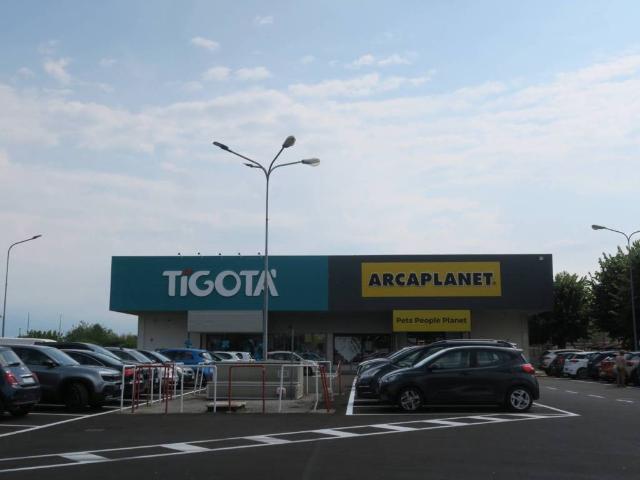 Locale Commerciale in vendita a Case Sparse, Piemonte