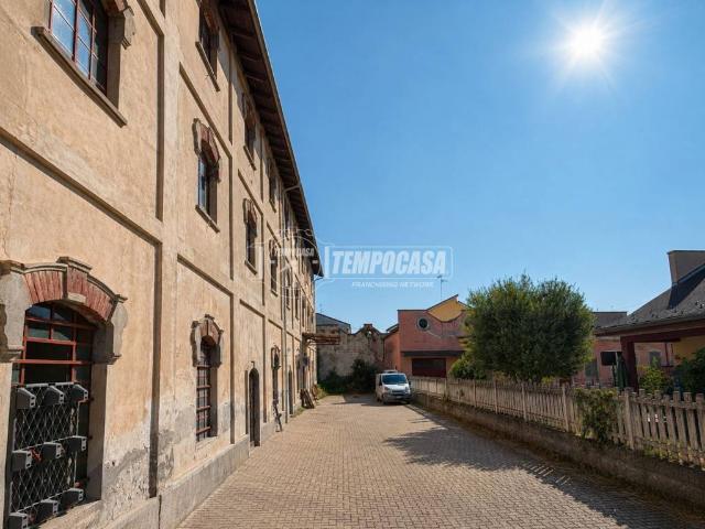 Locale Commerciale in vendita a Piemonte, Novara