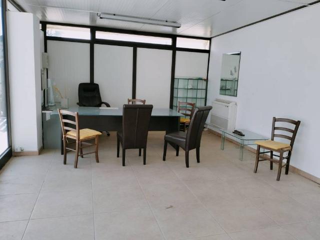Locale Commerciale in vendita a Puglia, Lecce