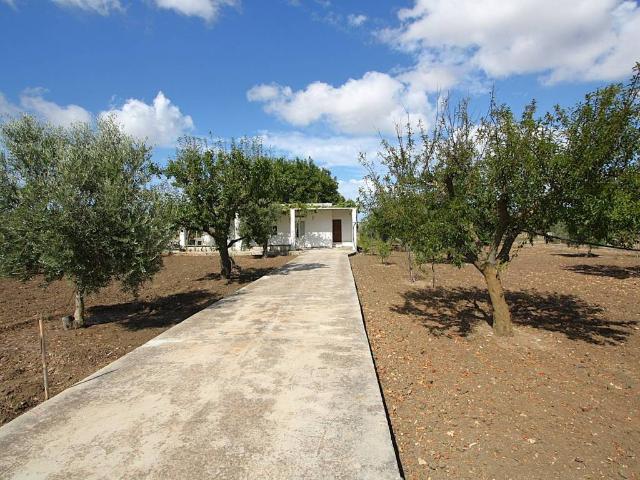 Locale Commerciale in vendita a Puglia, Lecce