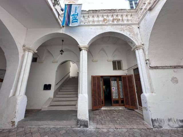 Locale Commerciale in vendita a Puglia, Lecce
