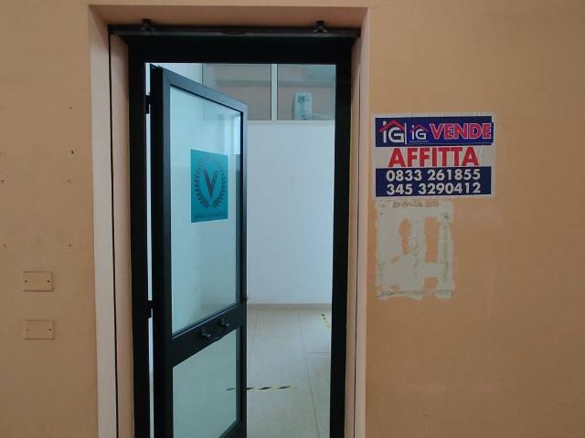 Locale Commerciale in vendita a Puglia, Lecce