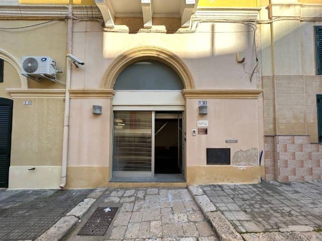 Locale Commerciale in vendita a Puglia, Lecce