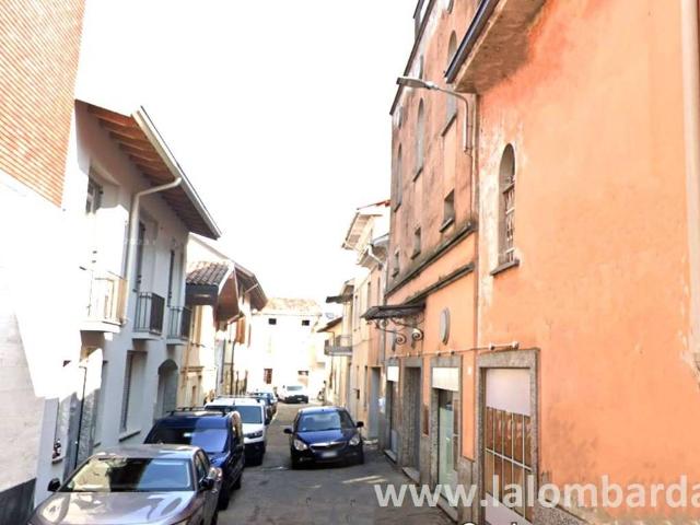 Locale Commerciale in vendita a Gambolò, Lombardia