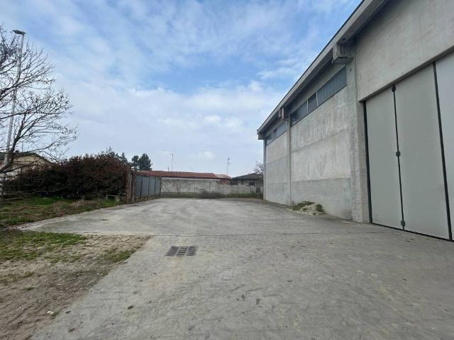 Locale Commerciale in vendita a Gambolò, Lombardia