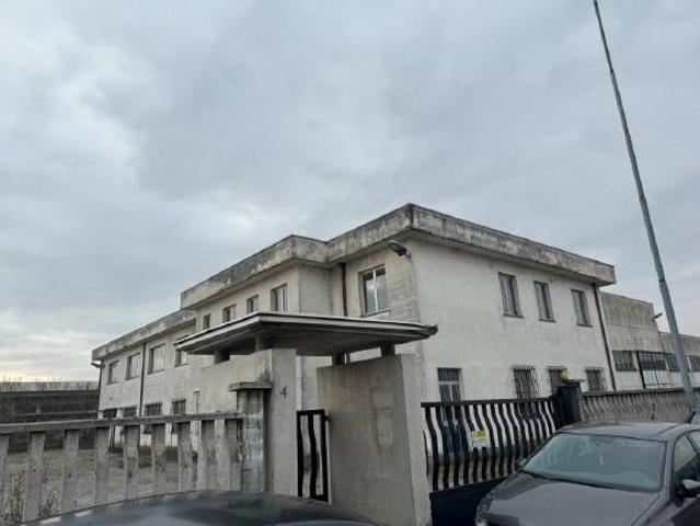 Locale Commerciale in vendita a Gambolò, Lombardia