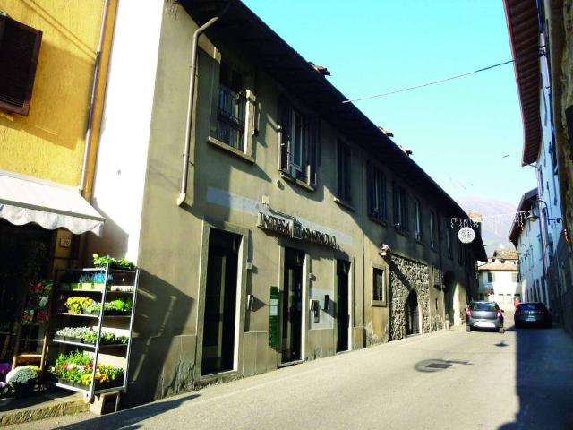 Locale Commerciale in vendita a Cirano, Gandino