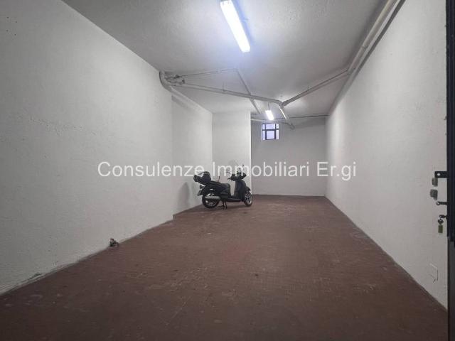 Locale Commerciale in vendita a Bariana, Garbagnate Milanese