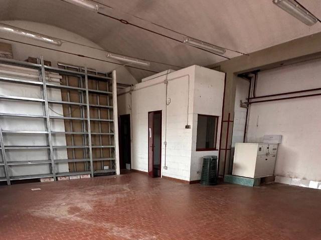 Locale Commerciale in vendita a Santa Maria Rossa, Garbagnate Milanese