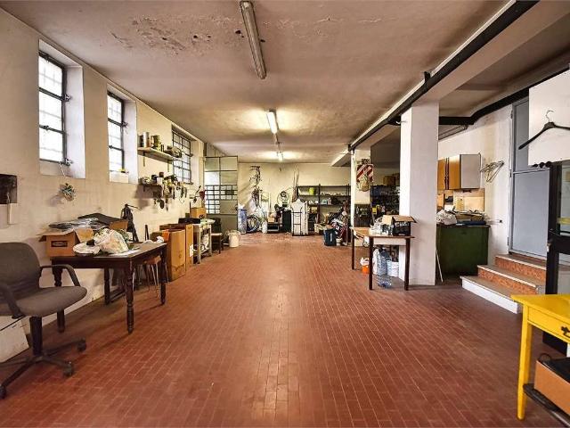 Locale Commerciale in vendita a Santa Maria Rossa, Garbagnate Milanese