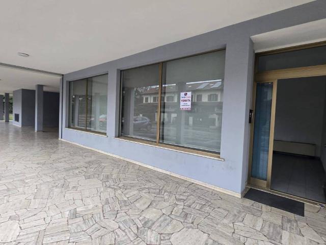 Locale Commerciale in vendita a Santa Maria Rossa, Garbagnate Milanese