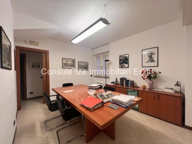 Locale Commerciale in vendita a Santa Maria Rossa, Garbagnate Milanese
