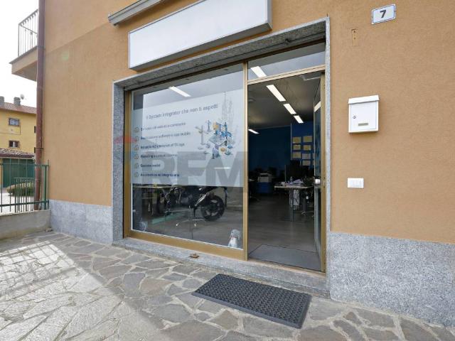 Locale Commerciale in vendita a Garbagnate Monastero, Lombardia