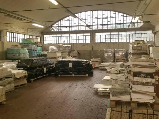 Locale Commerciale in vendita a Brongio Alto, Garbagnate Monastero