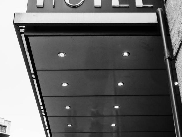 Locale Commerciale in vendita a Garda, Veneto