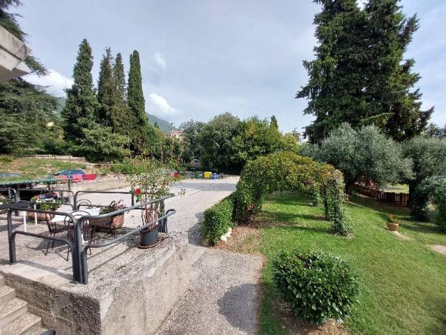 Locale Commerciale in vendita a Comunità Montana Parco Alto Garda bresciano, Gardone Riviera