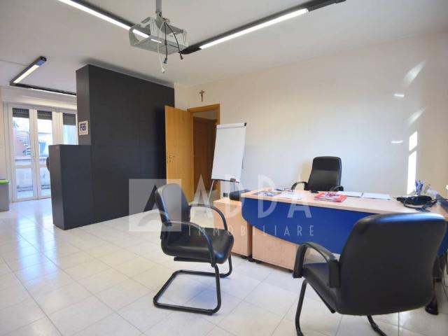 Locale Commerciale in vendita a Garlate, Lombardia