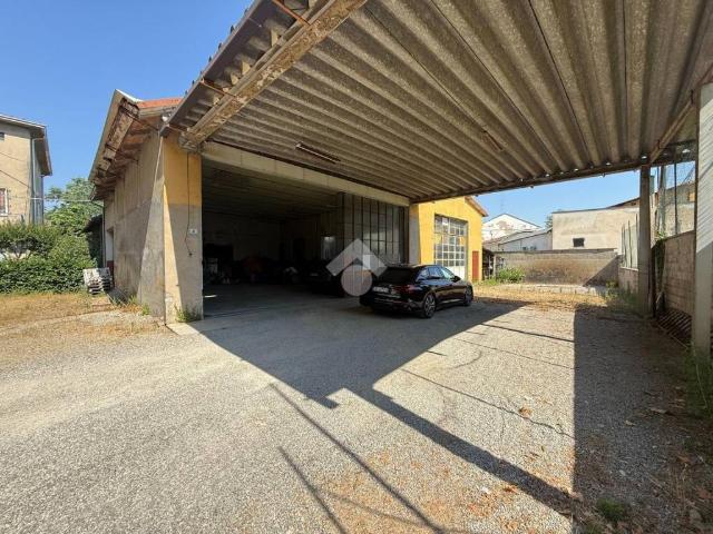 Locale Commerciale in vendita a Val d’Enza, Re