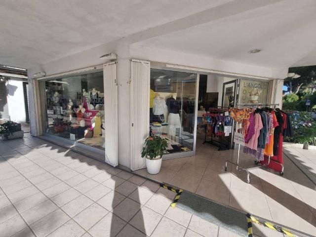 Locale Commerciale in vendita a Cesenatico, Reggio Emilia