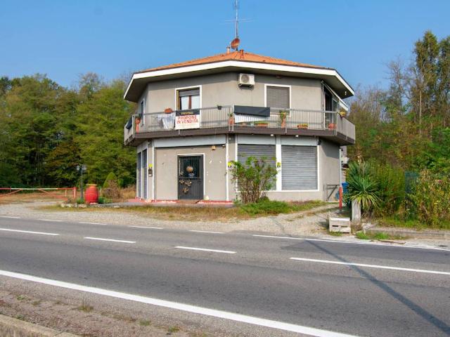 Locale Commerciale in vendita a Località San Bernardo, Piemonte