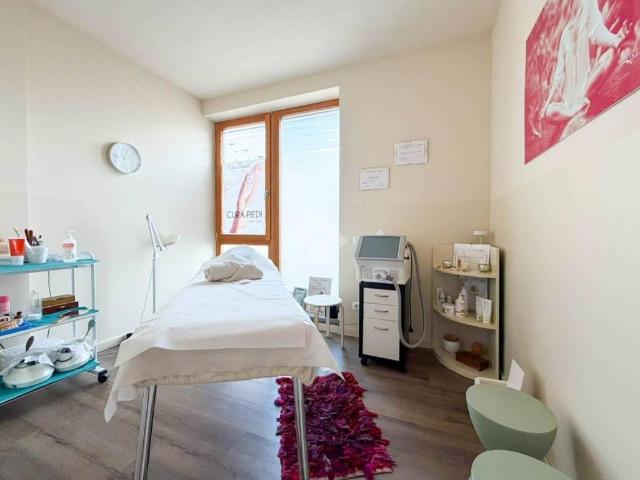 Locale Commerciale in vendita a Comunità montana della Valle Sabbia, Gavardo
