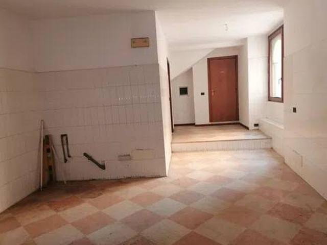 Locale Commerciale in vendita a Comunità montana della Valle Sabbia, Gavardo