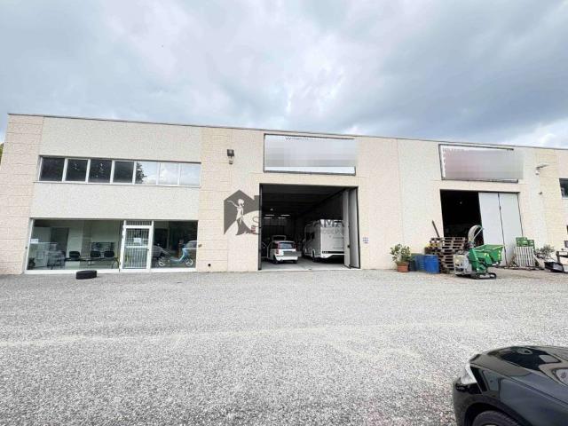 Locale Commerciale in vendita a Comunità montana della Valle Sabbia, Gavardo