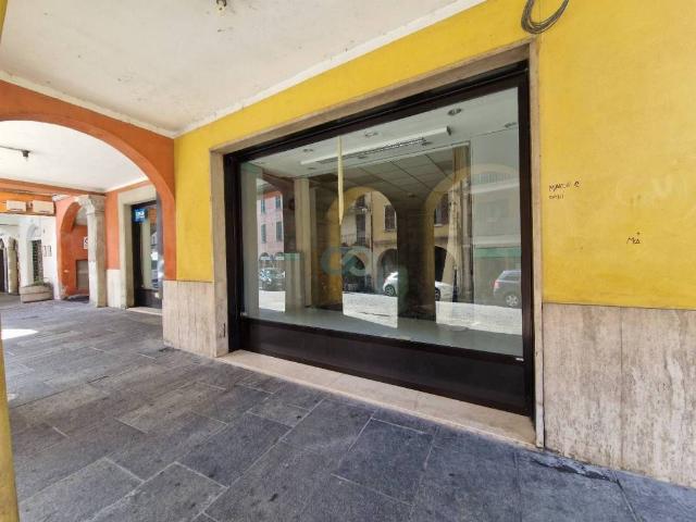 Locale Commerciale in vendita a Comunità montana della Valle Sabbia, Gavardo