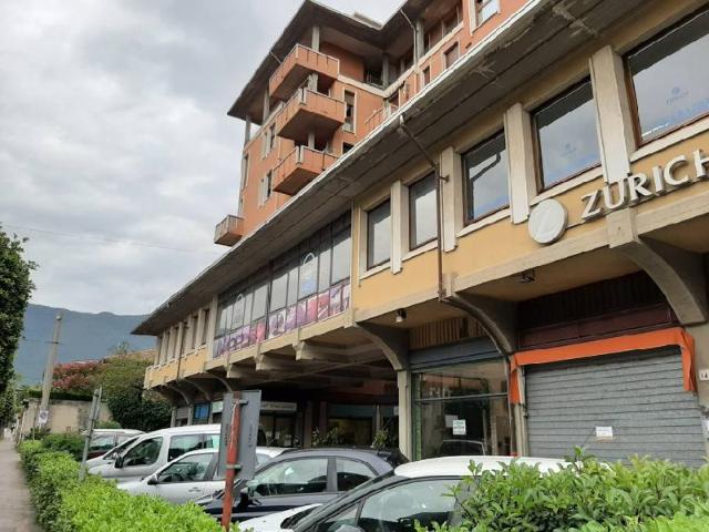 Locale Commerciale in vendita a Comunità montana della Valle Sabbia, Gavardo