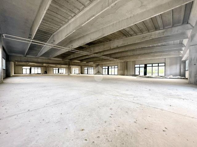 Locale Commerciale in vendita a Piemonte, Alessandria