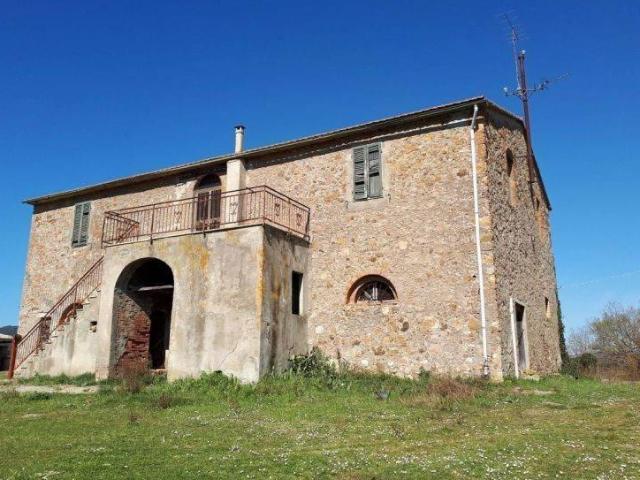 Locale Commerciale in vendita a Bivio Di Ravi, Toscana