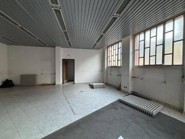 Locale Commerciale in vendita a Orezzo, Gazzaniga
