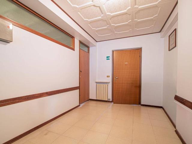 Locale Commerciale in vendita a Gemona Del Friuli, Friuli-Venezia Giulia