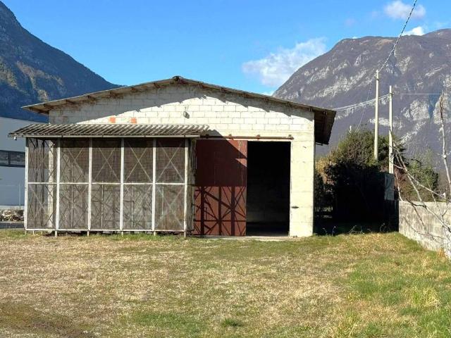 Locale Commerciale in vendita a Gemona Del Friuli, Friuli-Venezia Giulia