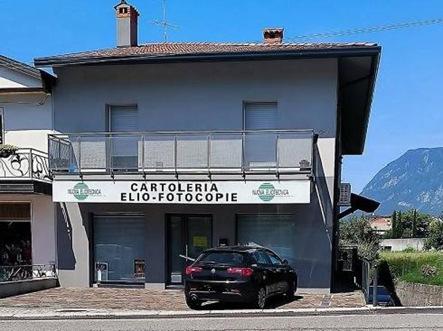 Locale Commerciale in vendita a Gemona Del Friuli, Friuli-Venezia Giulia
