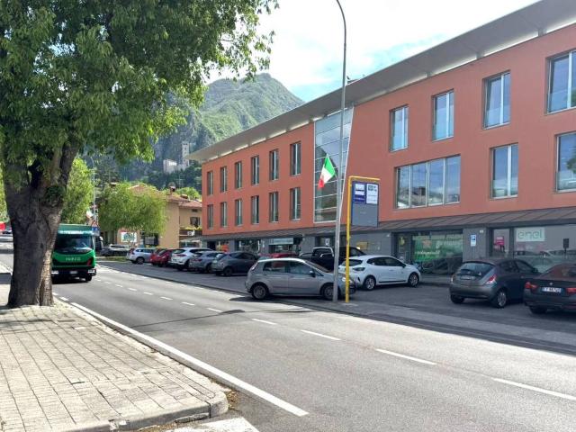 Locale Commerciale in vendita a Gemona Del Friuli, Friuli-Venezia Giulia