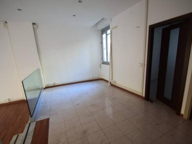 Locale Commerciale in vendita a Ponente, Serra Riccò