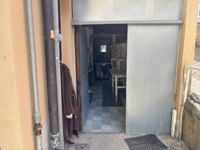 Locale Commerciale in vendita a Media Val Bisagno, Serra Riccò