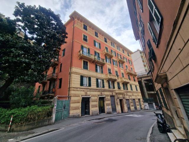 Locale Commerciale in vendita a Centro Ovest, Serra Riccò