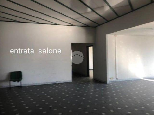 Locale Commerciale in vendita a Medio Ponente, Serra Riccò