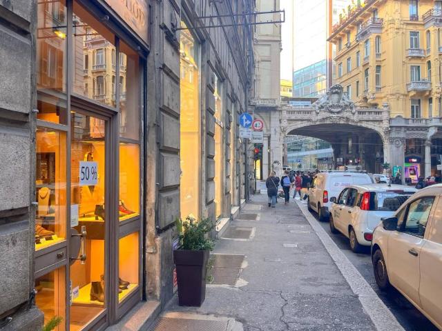 Locale Commerciale in vendita a Centro Est, Serra Riccò